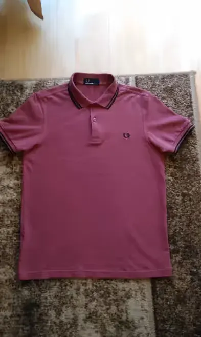 koszulka polo Fred Perry haft logo(unisex) — praca twórcy Andrzej na Freshwall Marketplace