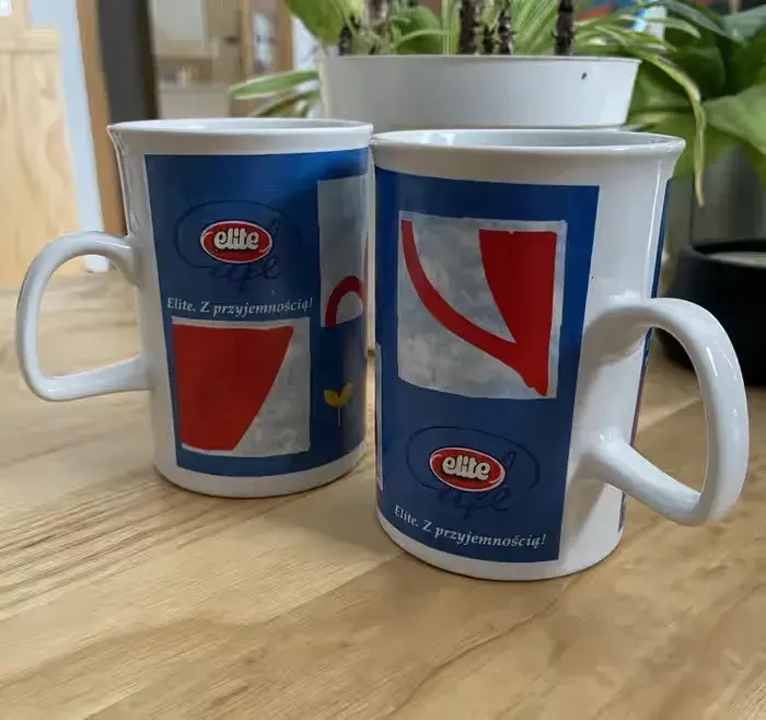 Kubek kolekcjonerski Cafe Elite — praca twórcy Jakub na Freshwall Marketplace