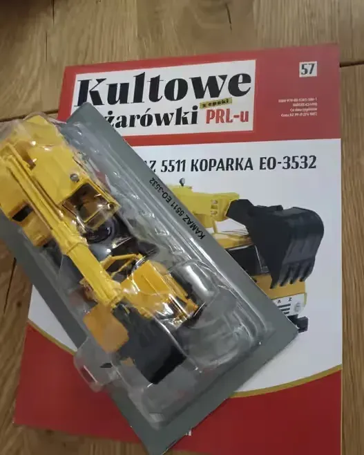 Kultowe ciężarówki PRL Kamaz koparka — praca twórcy miroslawapakos na Freshwall Marketplace