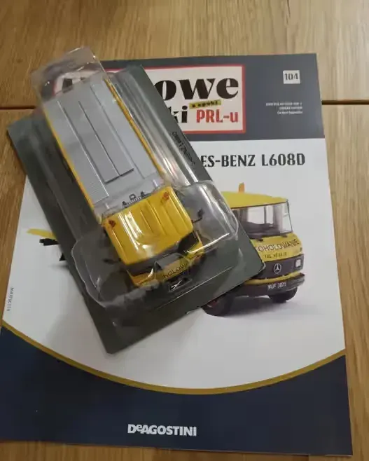 Kultowe ciężarówki PRL Mercedes L608D — praca twórcy miroslawapakos na Freshwall Marketplace