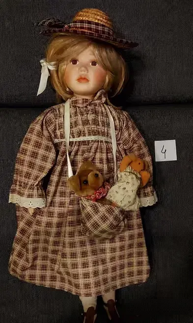 Lalka z porcelany.Kolekcjonersja.Stan bardzo dobry. — praca twórcy Poliski na Freshwall Marketplace