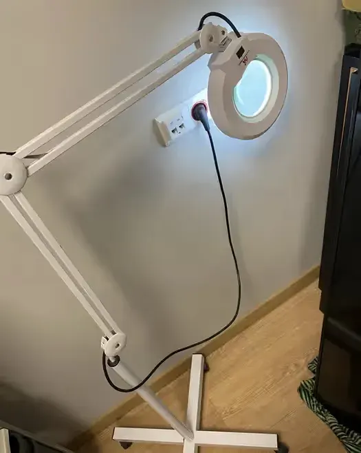 Lampa kosmwtyczna / ginekologiczna z lupą — praca twórcy Małgorzata na Freshwall Marketplace