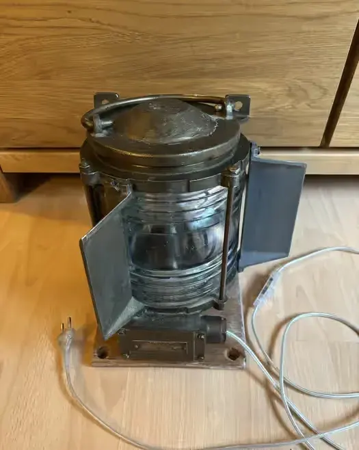 Lampa okrętowa nawigacyjna / lampka nocna / kinkiet / marynistyka / loft / 1973 — praca twórcy Adam na Freshwall Marketplace