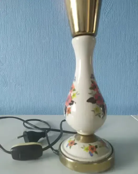 Lampa stojąca PRL — praca twórcy Danuta na Freshwall Marketplace