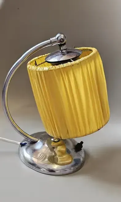 Lampka biurkowa lata 40/ 50 XX w — praca twórcy Mariusz na Freshwall Marketplace