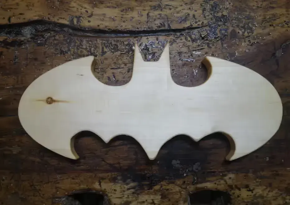 Logo Batmana Batman pomysł na prezent dekoracja — praca twórcy holzdeko pl na Freshwall Marketplace