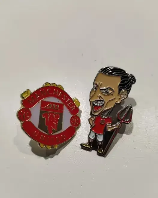 MANCHESTER UNITED - zestaw 2 przypinek - Zlatan Ibrahimović - odznaki — praca twórcy Marcin na Freshwall Marketplace