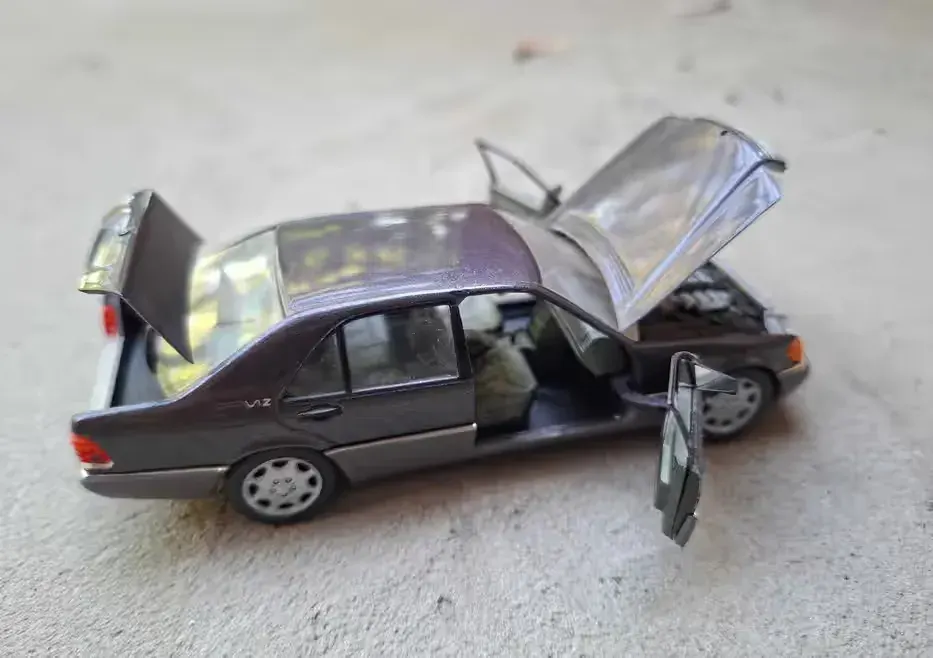 Mercedes-Benz S600 V12 1:43 Schabak model samochodu W140 — praca twórcy Mikołaj na Freshwall Marketplace