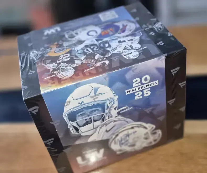 Mini kask NFL z autografem/ Fanatics Under Wraps NFL Mini Helmets 2025 – Mystery Box (Sealed) — praca twórcy Krzysiek na Freshwall Marketplace