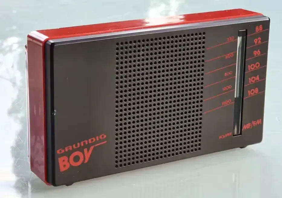 Mini Radio GRUNDIG BOY 35 vintage 1987 unikat — praca twórcy Skarby-czasu na Freshwall Marketplace