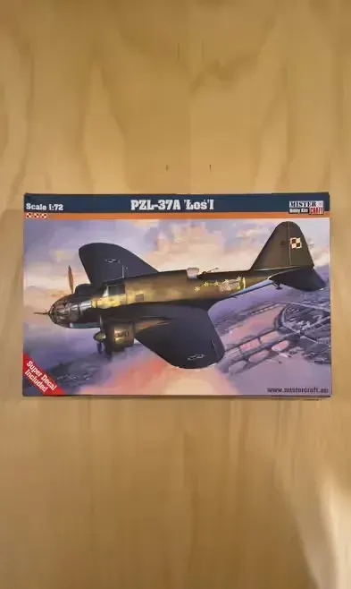 Model do sklejania PZL-37 Łoś firmy MisterCraft — praca twórcy Renata na Freshwall Marketplace