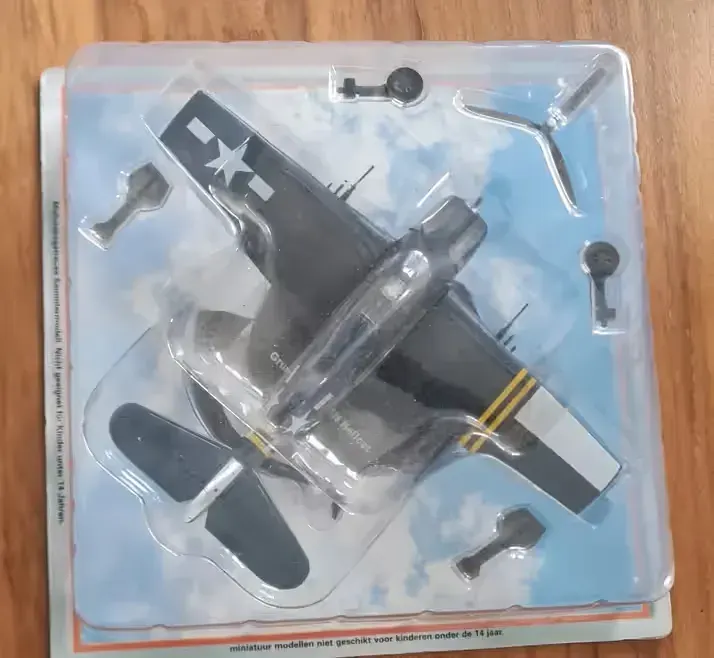 Model samolotu Grumman F6F Hellcat Atkasi 1:72 — praca twórcy Leszek na Freshwall Marketplace