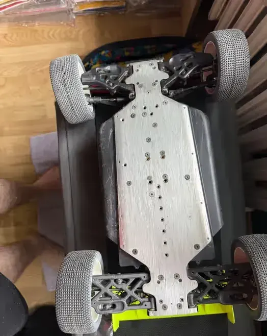 Model xray  xb8e ’23 podwozie — praca twórcy MACIEJ na Freshwall Marketplace
