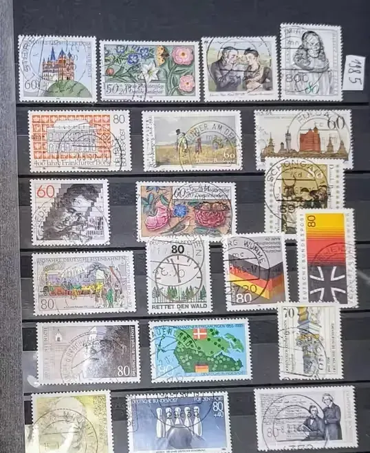 Niemieckie stemplowane znaczki z rocznika 1985 — praca twórcy Wojciech na Freshwall Marketplace