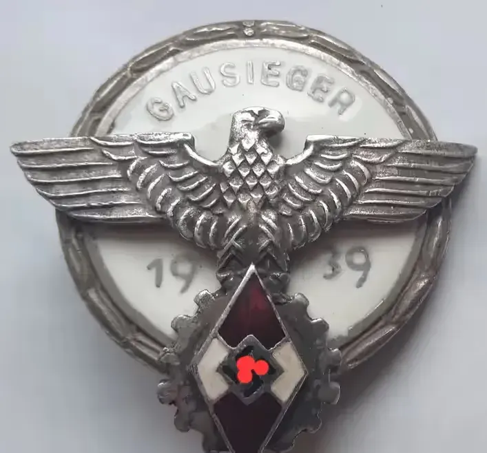 Oryginalna Odznaka Gausieger 1939 G. Brehmer Markneukirchen HJ Tombak — praca twórcy ariel na Freshwall Marketplace