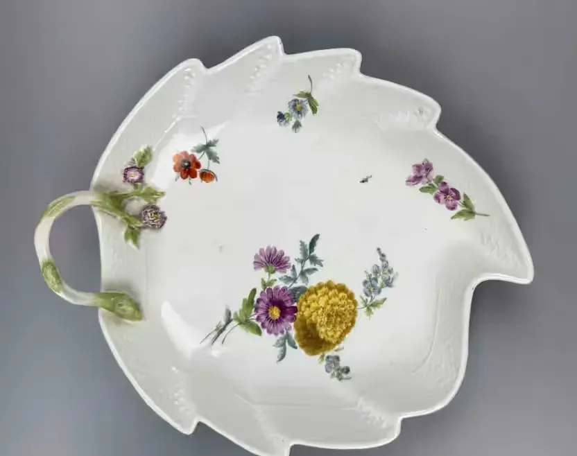 Paterka Miśnia ok. 1760 r. forma liścia — praca twórcy RAJ ART WODZKI na Freshwall Marketplace