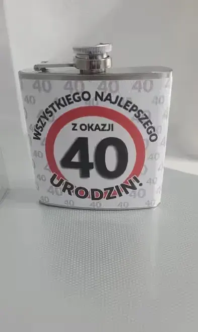 Piersiówka z okazji 40 urodzin — praca twórcy Piotr na Freshwall Marketplace