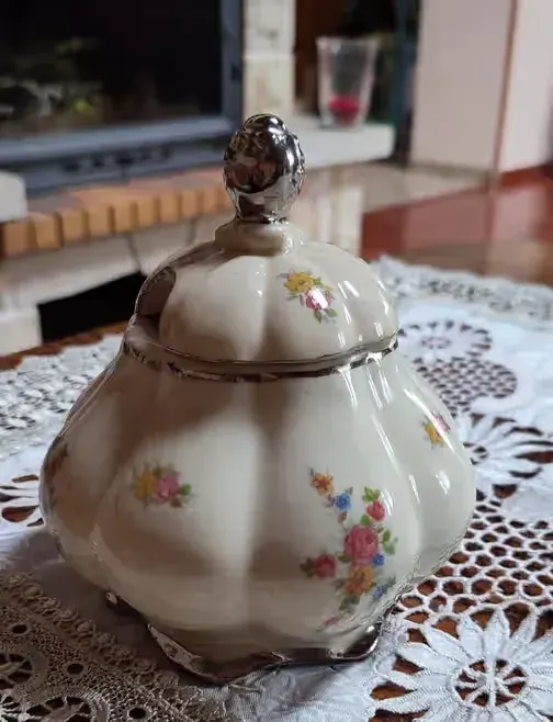 Porcelanowa cukiernica — praca twórcy Ania na Freshwall Marketplace