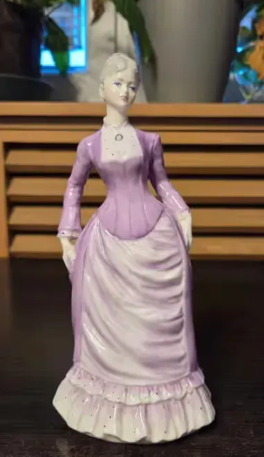 Porcelanowa figurka kobiety, Coalport, Ladies of Fashion, Sarah — praca twórcy Filip na Freshwall Marketplace