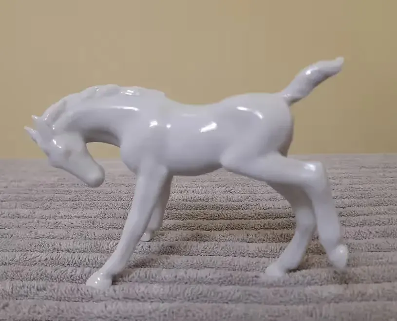 Porcelanowa figurka koń Ilmenau GDR — praca twórcy Wojtek na Freshwall Marketplace