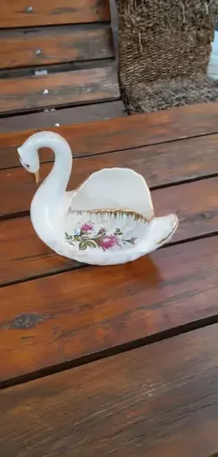 Porcelanowy łabędz — praca twórcy tomasz na Freshwall Marketplace
