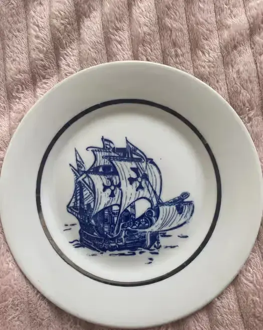 Porcelanowy talerz patera Karolina PRL – motyw marynistyczny / statek vintage — praca twórcy Oleksandr na Freshwall Marketplace