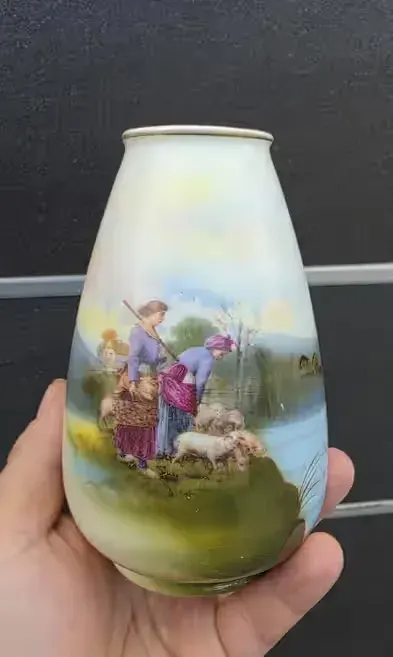 Porcelanowy Wazon - Tettau — praca twórcy Maciej Majcher na Freshwall Marketplace