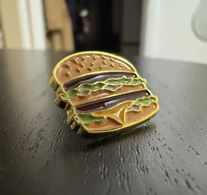 Przypinka Pin Big Mac McDonalds — praca twórcy Dominika na Freshwall Marketplace
