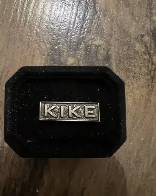 Przypinka pin Kike 2 cm — praca twórcy Ola na Freshwall Marketplace