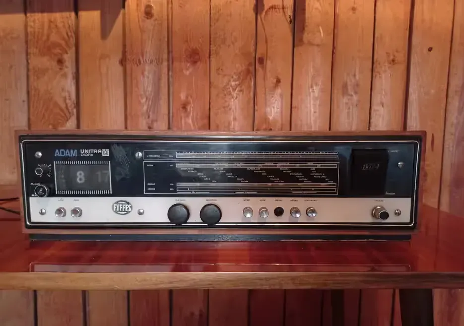 Radio UNITRA Adam — praca twórcy Łukasz na Freshwall Marketplace