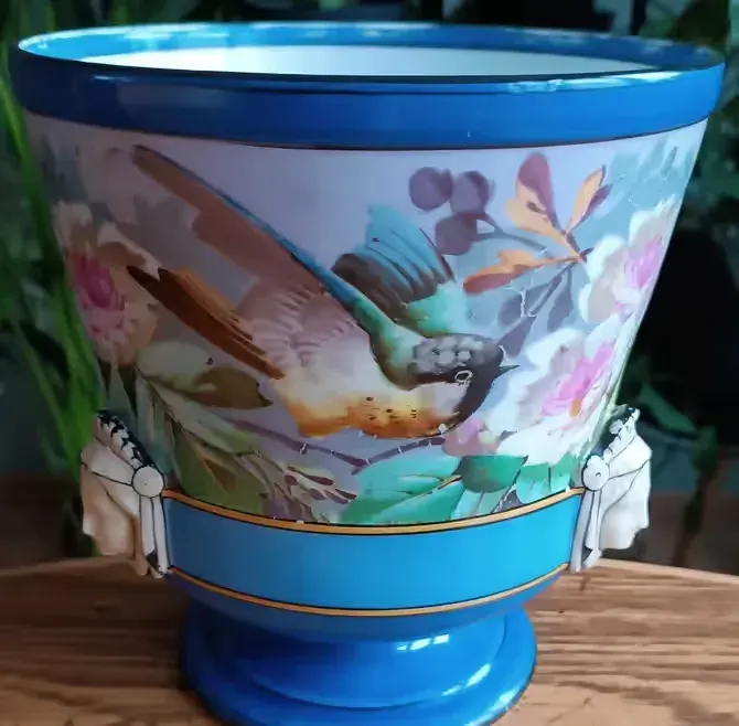 Ręcznie malowana porcelanowa donica. Paryż, Francja. — praca twórcy Renata na Freshwall Marketplace