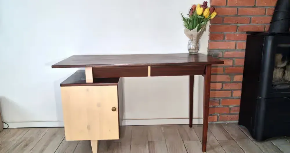 Retro biurko PRL z lat 60  zaprojektowane przez Mieczysława Puchałę. — praca twórcy Robert na Freshwall Marketplace