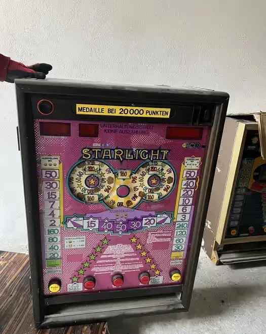 Retro vintage automaty do gry barowe z Niemiec – dekoracja / upcycling — praca twórcy Zu na Freshwall Marketplace