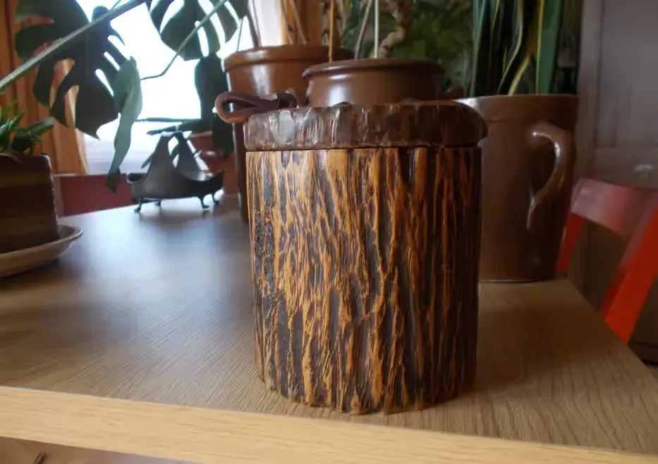 Rustykalna szkatuła vintage - drewno, skóra, metal — praca twórcy Ludwika na Freshwall Marketplace