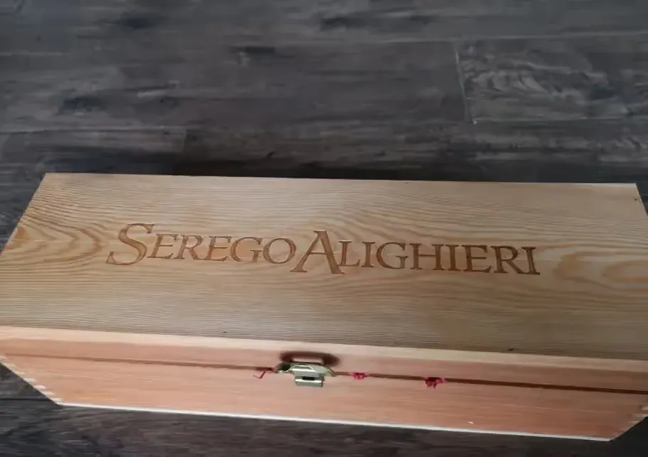 Sergo Alighieri oryginalna kolekcjonerska skrzynka drewniana na wino — praca twórcy Ilona na Freshwall Marketplace