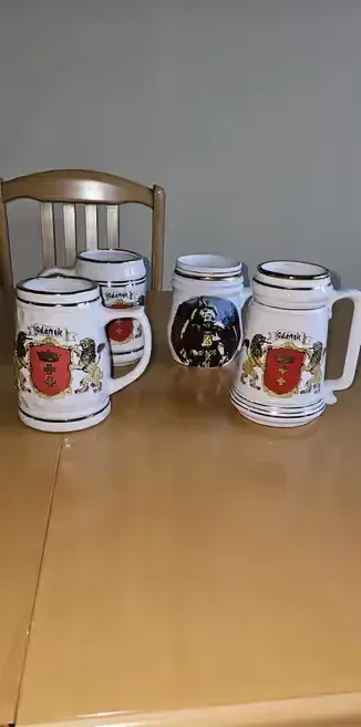 Sprzedam ladne kufle ceramiczne z gdanskimi morywami. — praca twórcy Karol Rzeźnicki na Freshwall Marketplace