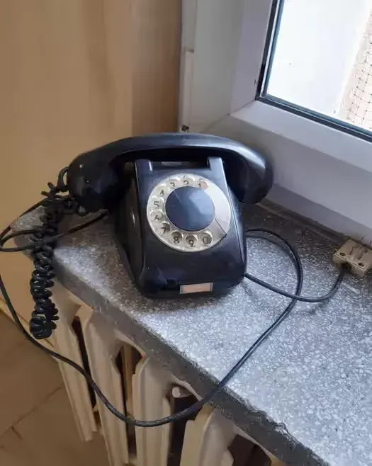 Sprzedam zabytkowy telefon z bakelitu produkcja RWT — praca twórcy Gosia na Freshwall Marketplace