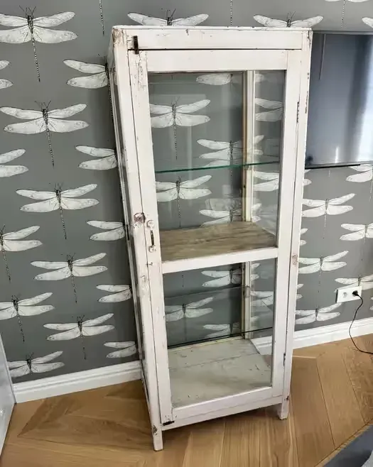 Stara drewniana gablota / witryna vintage po renowacji – szkło, unikat — praca twórcy Mikołaj na Freshwall Marketplace