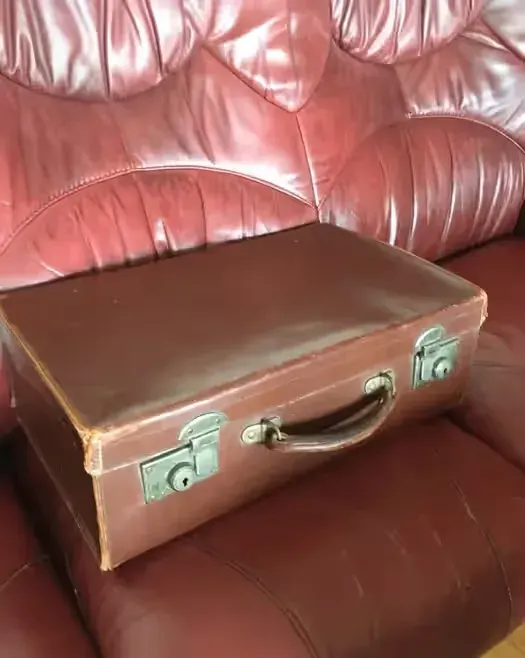 Stara walizka prl vintage antyk, — praca twórcy Hubert na Freshwall Marketplace
