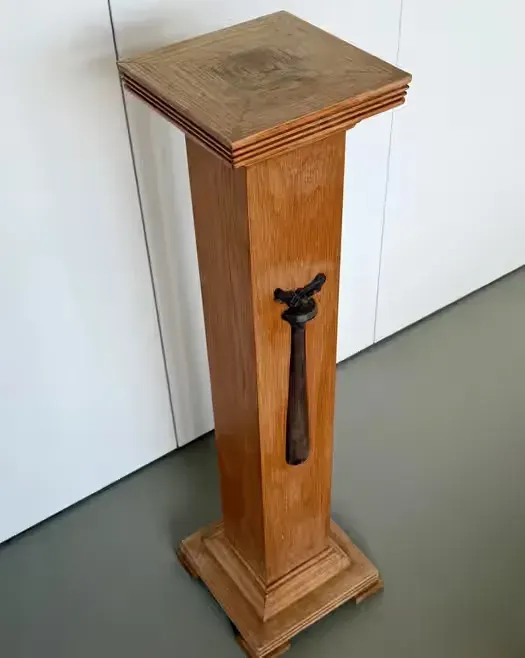 Stary Drewniany Postument Kolumnowy Piedestał Lity DĄB MASYW Jugendstil Art Deco Kolumna pod Rzeźbę Lampa Gabinet Unikat Antyk 86cm  kiwetnik ok 1910r — praca twórcy ArtCollector na Freshwall Marketplace
