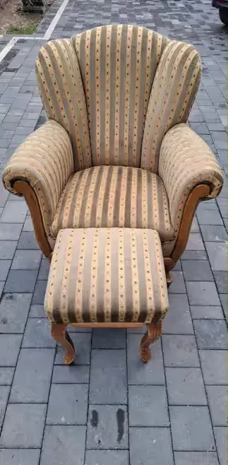 Stylowy fotel Lirka + podnóżek . 2 sztuki — praca twórcy Mariusz na Freshwall Marketplace
