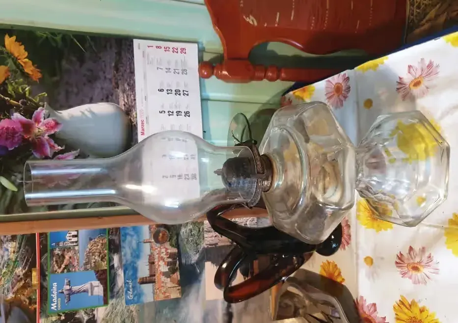 Szklana lampa naftowa - antyk — praca twórcy Zenek Zalewski na Freshwall Marketplace