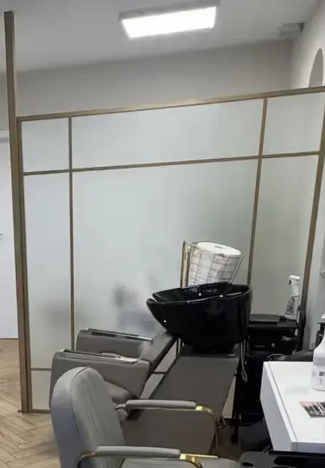 Szklana ściana działowa HARTOWANA binglass szkło satynowe — praca twórcy Alicja na Freshwall Marketplace
