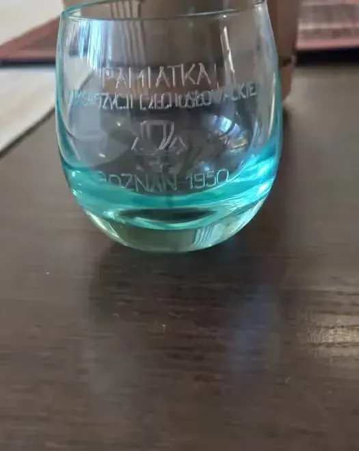 Szklanki ekspozycji czechoslowackiej z Poznania z 1950 — praca twórcy Krystyna na Freshwall Marketplace