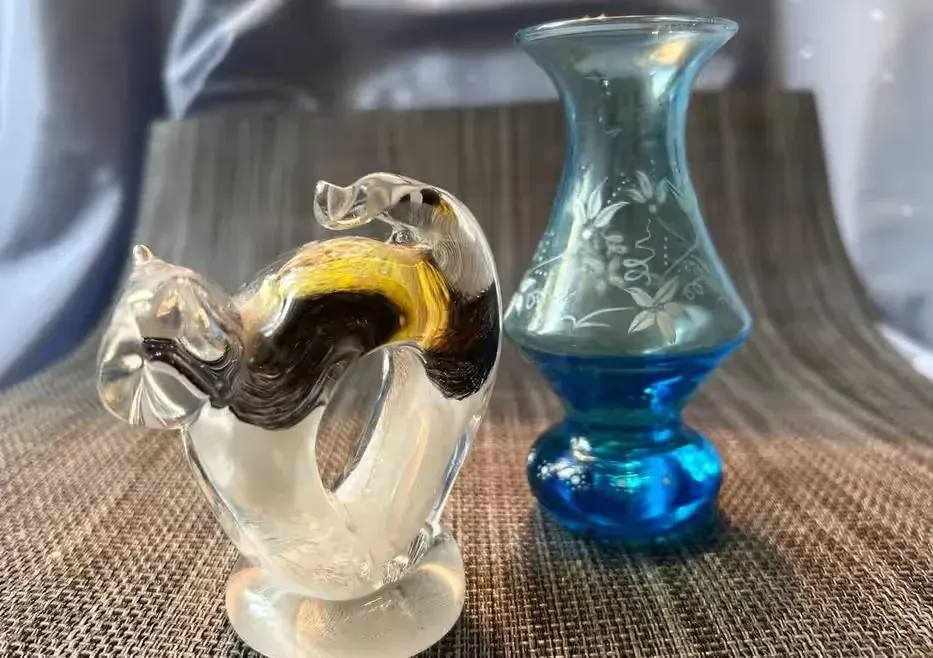 Szkło Murano  figurka kotka  wazonik  komplet  vintage — praca twórcy hannayablonska na Freshwall Marketplace