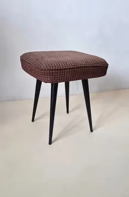 taboret patyczak tapicerowany stołek vintage — praca twórcy muffi na Freshwall Marketplace
