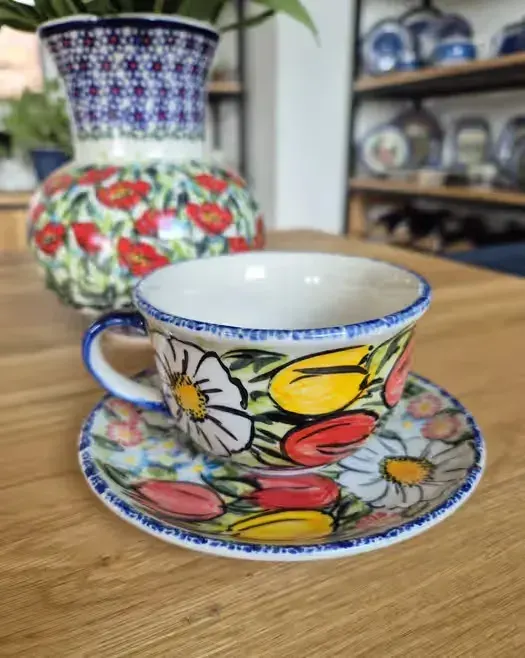 Unikatowa filiżanka ze spodkiem Bolesławiec — praca twórcy Tomek na Freshwall Marketplace
