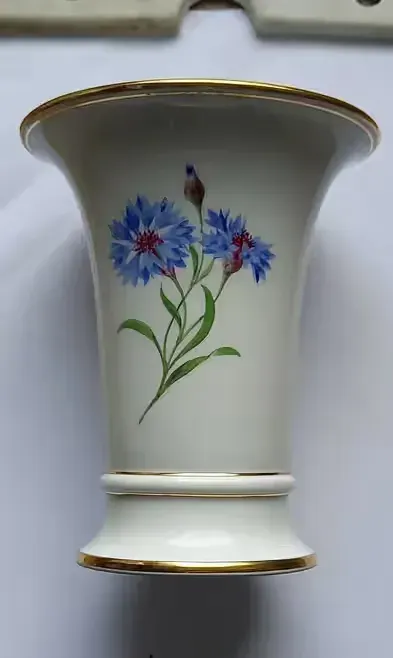 Wazon miśnia wzór kwiatowy sygnatura 1924 do 1933 — praca twórcy Marek na Freshwall Marketplace