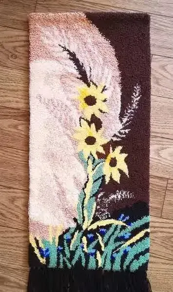 Wełniana makatka - kilim na ścianę / motyw kwiatowy /PRL — praca twórcy Marmi na Freshwall Marketplace