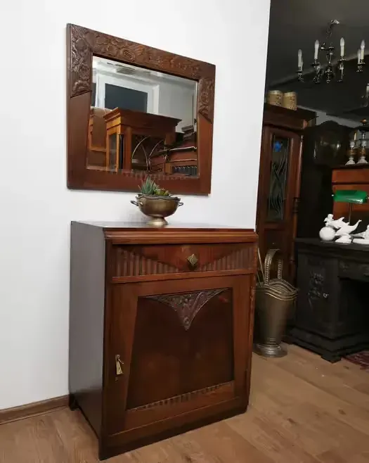 Zabytkowa komoda z lustrem  963/2026 — praca twórcy Jakub na Freshwall Marketplace